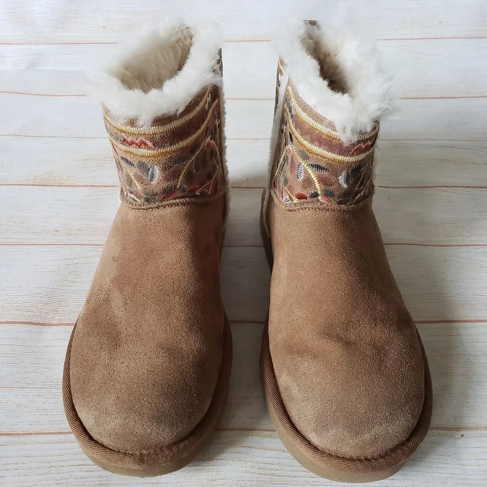 UGG Classic Beauty Mini Suede Embroidered Sheepskin Wool Winter Bootie Size 9